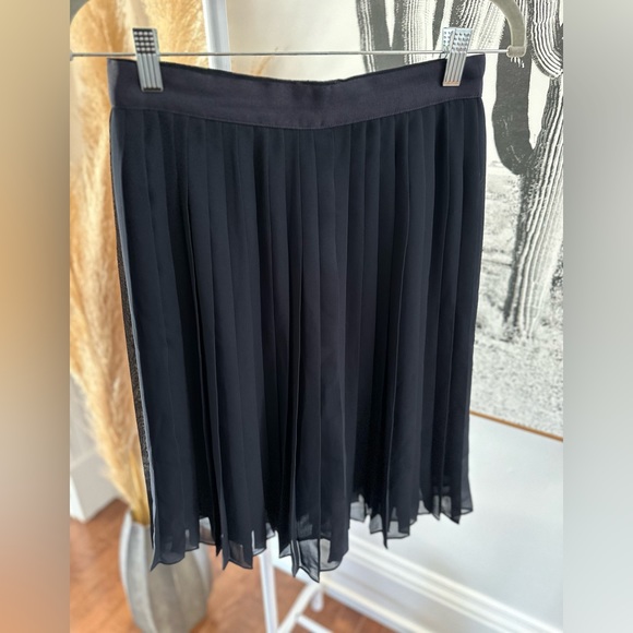 Dark navy, pleated skirt from Club Monaco. Just around knee length. - Picture 4 of 7